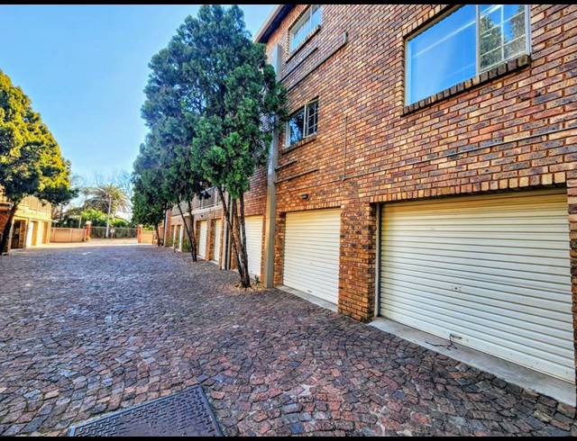 2 BEDROOM APARTMENT FOR SALE IN MOREGLOED